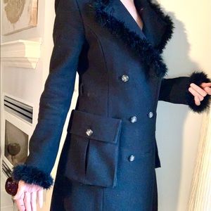 Black wool coat. Below the knee. Spring & winter wear. Small. Fitted. Sexy